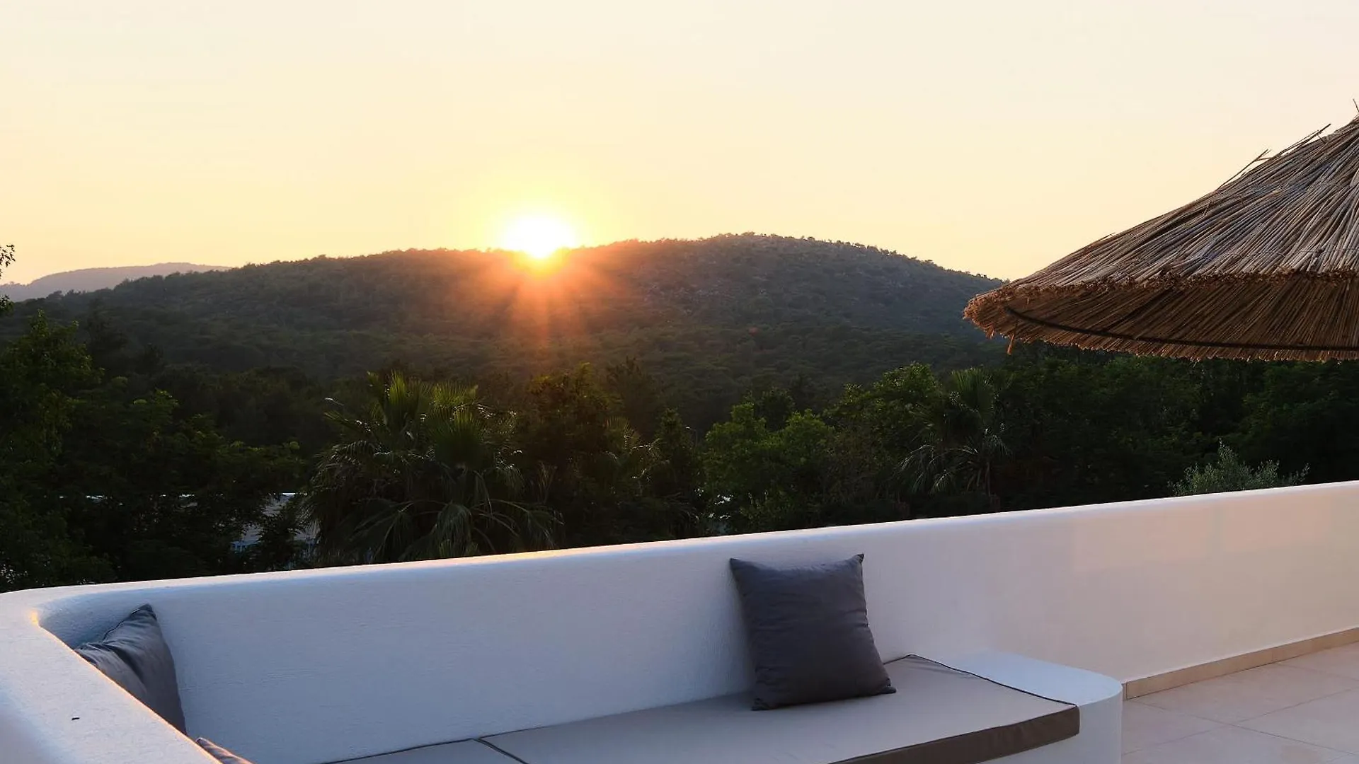 Villa Ionx - Indoor & Outdoor Pool, Sauna, Bathtub, Jacuzzi Fethiye